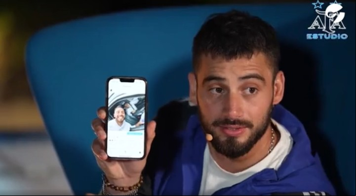 Nico Occhiato mostró su foto con Riquelme. Captura video.