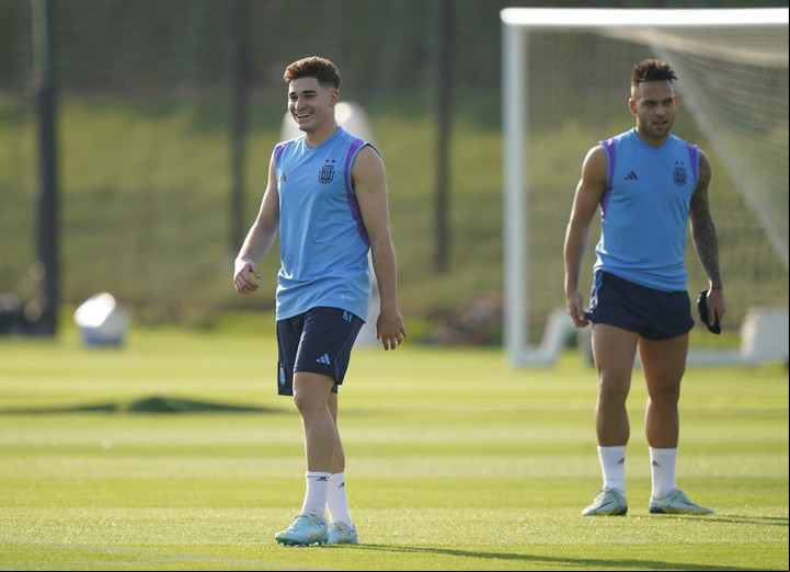 Último entrenamiento de la Selección, previo al debut de este martes. Foto: Fernando de la Orden
