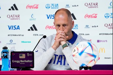 El entrenador de Estados Unidos pidió disculpas por la modificación de la bandera iraní en las redes de la federación