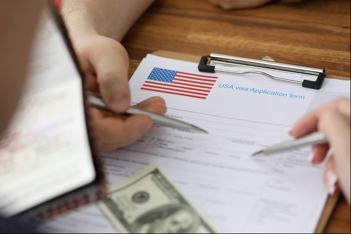 El pago es obligatorio para tramitar la visa. Foto: Shutterstock.