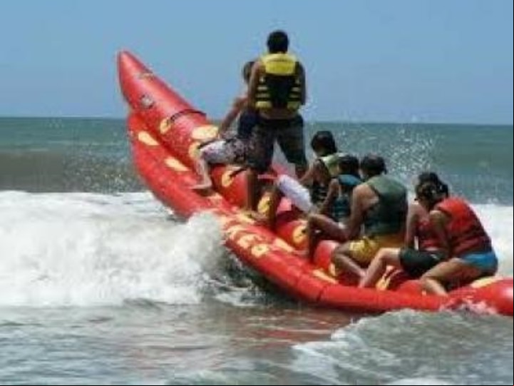 Aventura en bote inflable en Valeria del Mar, partido de Pinamar.