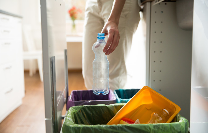 La separación de residuos consiste en clasificar los deshechos que pueden ser reciclados y los que no. Foto: Shutterstock
