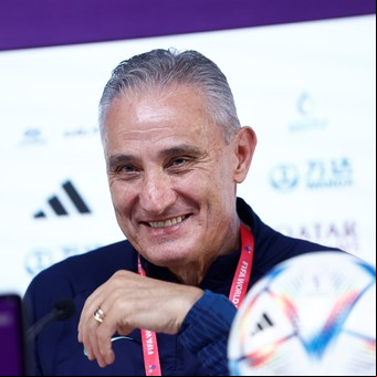 Tite enfrentó las críticas y prometió seguir bailando en los goles de Brasil: "Tengo que practicar más"
