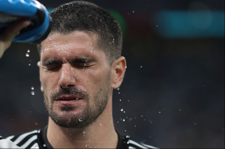 Rodrigo De Paul dejó todo. Foto: EFE/Juan Ignacio Roncoroni.
