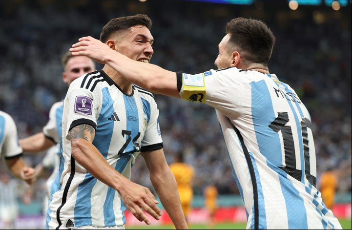 El festejo de Molina con Messi, quien le dio una asistencia mágica. (Foto: Xinhua)