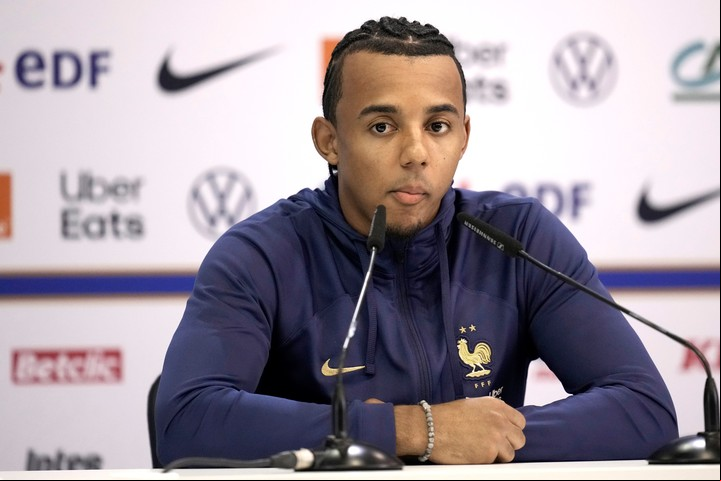 Koundé en la conferencia de este lunes. Foto: AP