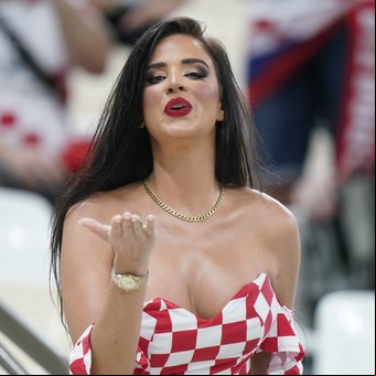 Tras ser expulsada, Ivana Knoll volvió a los estadios y está presente en el Lusail para alentar a Croacia frente a Argentina