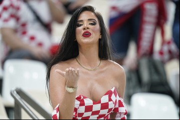 Tras ser expulsada, Ivana Knoll volvió a los estadios y está presente en el Lusail para alentar a Croacia frente a Argentina