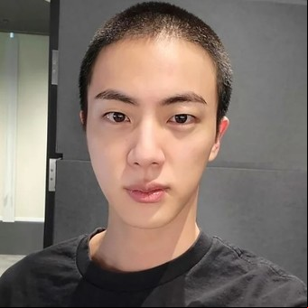 Jin, el miembro de BTS, comenzó a hacer el servicio militar en la primera línea de combate
