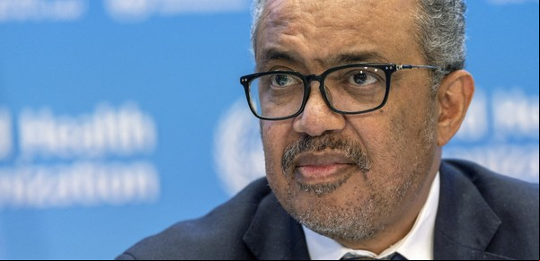 El director de la OMS quedó en medio del bombardeo de Israel sobre un aeropuerto en Yemen