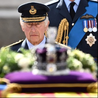 El cáncer del rey: afirman que la salud del Carlos III es más grave de lo que parece y los detalles de su funeral fueron "activamente actualizados"
