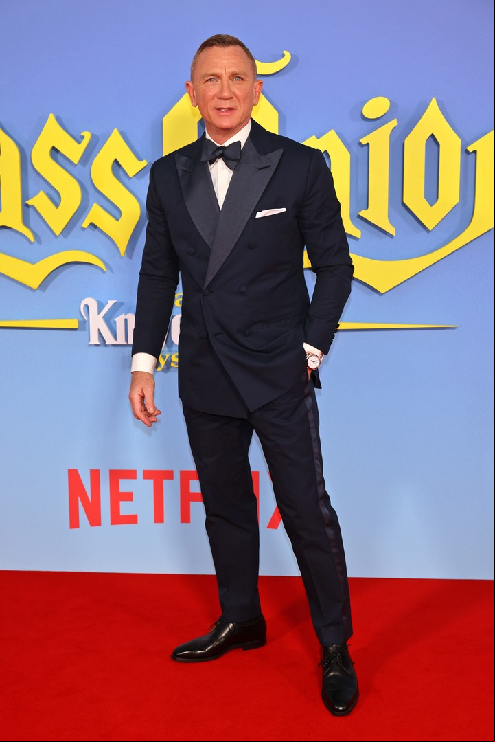 ¿Bond, James Bond? No, de smoking, pero en la premiere de "Glass Onion".