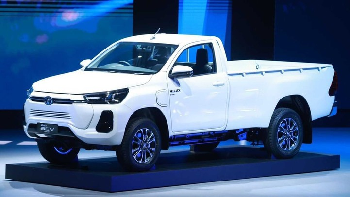 El prototipo de la Hilux eléctrica, en cabina simple.