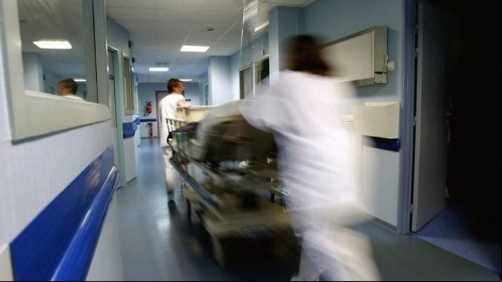 El hospital francés debió ser evacuado.