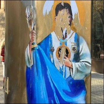 Destrozan una obra en homenaje a Lionel Messi en Barcelona