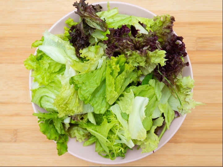 La lechuga apenas posee de 10 a 20 calorías por porción. Foto: shutterstock