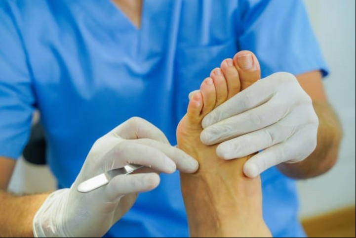 Es importante ir a un médico antes de aplicar cualquier remedio casero. Foto: Getty Images.