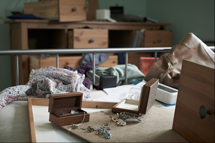 Regresar y encontrar todo revuelto, el peor escenario. Foto: Shutterstock.