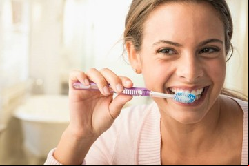Higiene dental: ¿Qué pasa si me cepillo los dientes con bicarbonato?