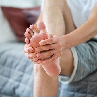 Fascitis plantar: ejercicios simples para aliviar el dolor en los pies