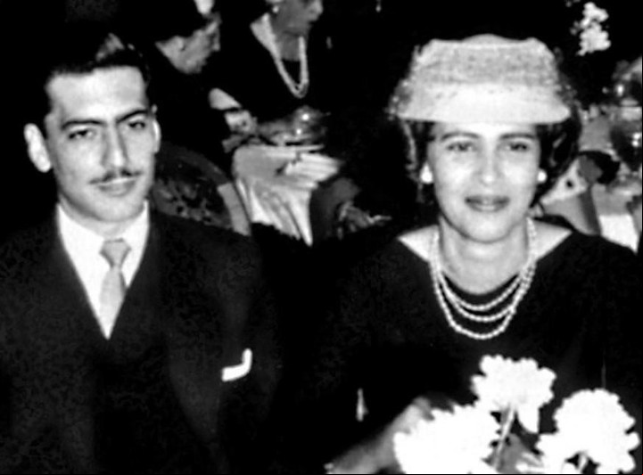 Mario Vargas Llosa y su primera esposa, Julia Urquidi ./ La Vanguardia - Archivo Clarín.