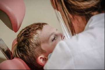 Un niño de 7 años murió en la dentista tras istrarle anestesia
