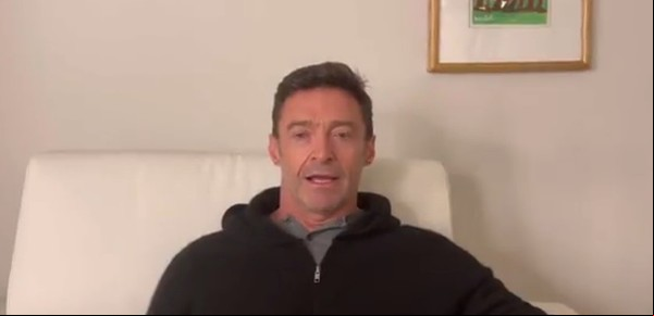 Hugh Jackman suplica a los votantes del Oscar que no nominen a Ryan Reynolds en el rubro de mejor canción