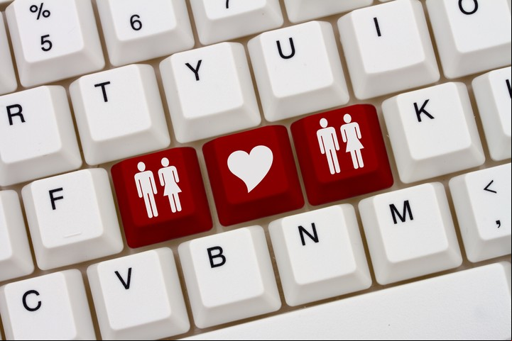 Swingers y tríos se posicionan alto en el ranking de fantasías sexuales. Foto ilustración Shutterstock.