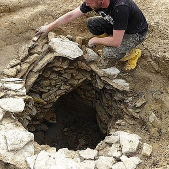 Descubren un pozo de los deseos de 3.000 años de antigüedad