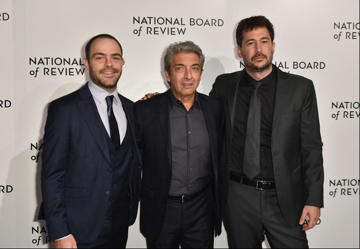 Santiago Mitre Ricardo Darín y Peter Lanzani en la reciente entrega de los Globo de Oro. Argentina. Foto: AFP.