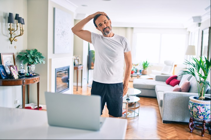 Estiramiento. Elongación. Algo que debemos hacer tanto como el calentamiento del comienzo./ Shutterstock.
