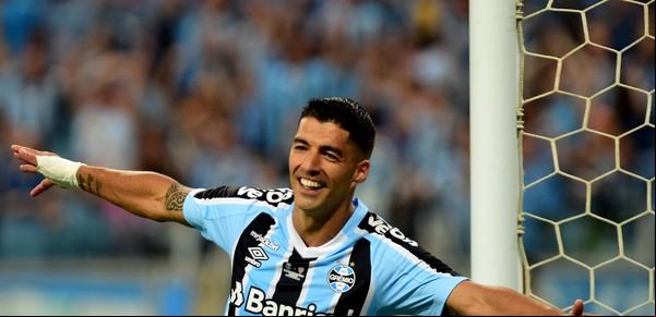 Luis Suárez debutó en Gremio y tardó solo 37 minutos en marcar su primer hat trick para ser otra vez campeón