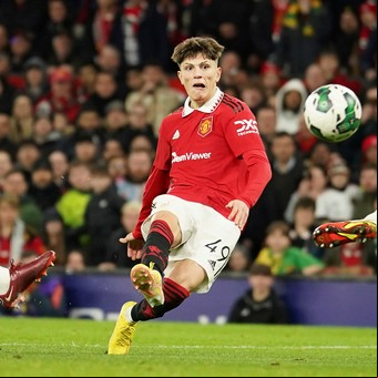 Alejandro Garnacho la rompe en el Manchester United pero tiene uno de los peores salarios y temen que se vaya a otro gigante de Europa