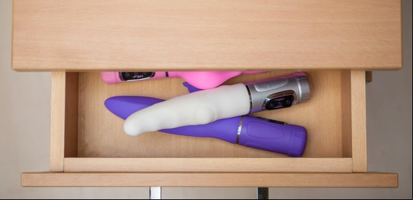 La historia que no sabías sobre la creación del vibrador y los autores que quieren acabar con un mito