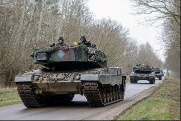 Alemania finalmente acuerda el envío de los tanques pesados a Ucrania