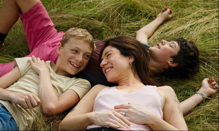 Eden Dambrine, Émilie Dequenne y Gustav De Waele en "Close", que compite por Bélgica. Foto AP