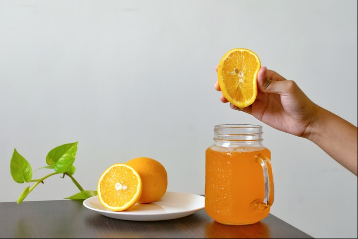 Jugo de naranja, ideal para toda época del año. Foto: Shutterstock.