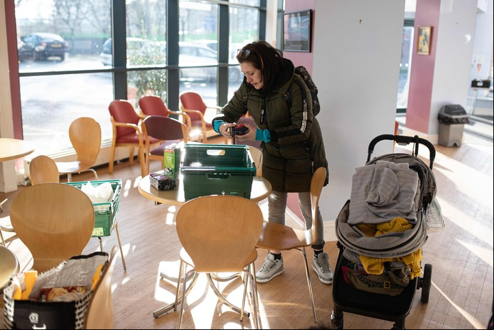 Hambre en el Reino Unido por la alta inflación. Foto: AFP