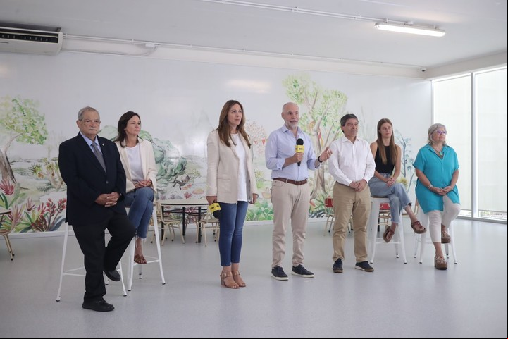 Horacio Rodríguez Larreta junto Fernán Quirós, uno de precandidatos de Juntos por el Cambio para sucederlo en la Ciudad, y la diputada nacional María Eugenia Vidal. Foto: Gobierno CABA