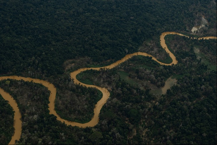El Amazonas es el pulmón verde del mundo, y también la mayor fuente de agua dulce, clave para Sudamérica. Foto: EFE/ Raphael Alves.