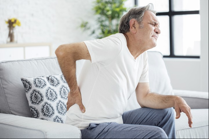 El dolor de espalda puede aparecer de forma repentina y durar menos de seis semanas (dolor agudo) o prolongarse por más de tres meses (dolor crónico). Foto Shutterstock.