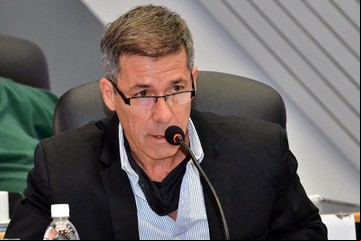Enojado por las críticas al campo, un diputado del PRO pidió citar a Sturzenegger al Congreso: "Cuidemos las palabras, ministro"