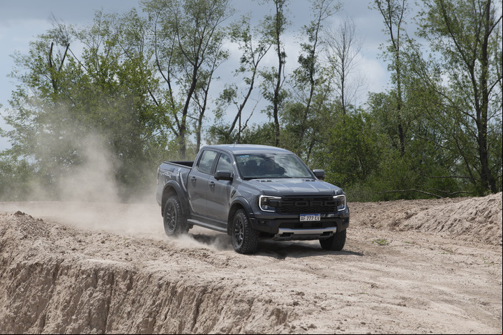 La Ford Ranger Raptor es imparable sobre cualquier superficie. Foto: Rolando Andrade Stracuzzi