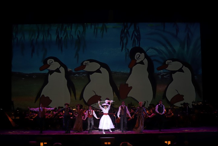 El midley de "Mary Poppins", uno de los más ingeniosos del show.