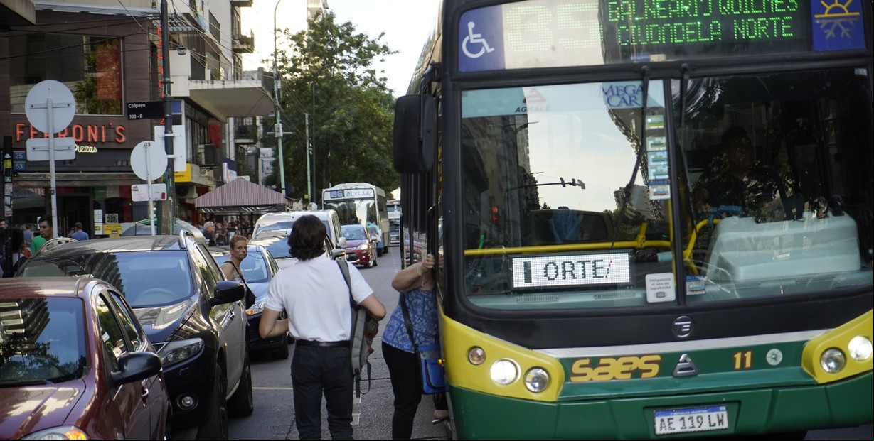 Aumento de los colectivos de la Ciudad: qué líneas son, la brecha con los "nacionales" y la opinión de los pasajeros
