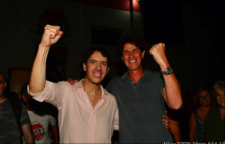 El radical Berhongaray con Martín Lousteau. Foto Marcelo Carroll.