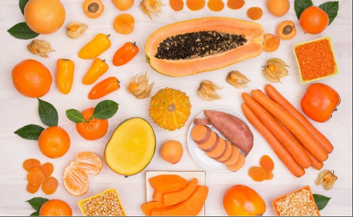 Las frutas y vegetales anaranjados, vitales para recibir vitamina A.