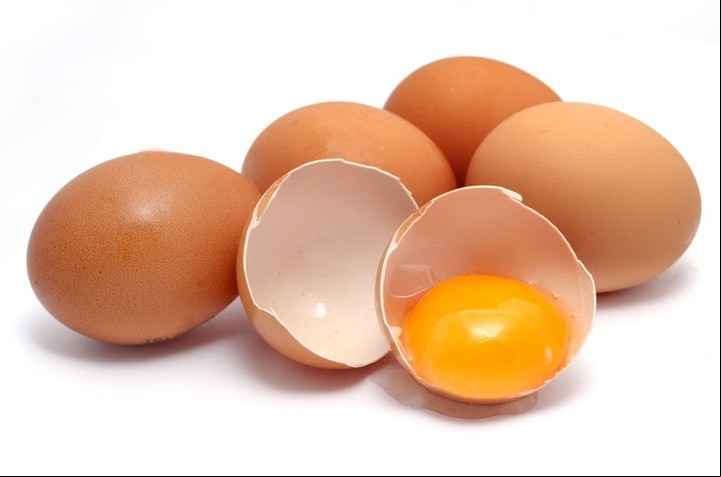 Alimentos ricos en vitamina D: la yema del huevo.