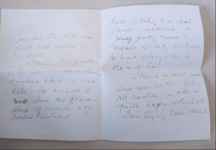 En la carta puede leerse: "Mi querida Katie, ¿me prestarías tu ayuda? Me siento bastante avergonzado de mí mismo después de decir lo que hice en el círculo" (Finlay Glen).