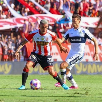 "Le dije que me iba a pelear con él y no con 28 jugadores": Rondina explicó por qué le bajó el pulgar a Ricardo Centurión